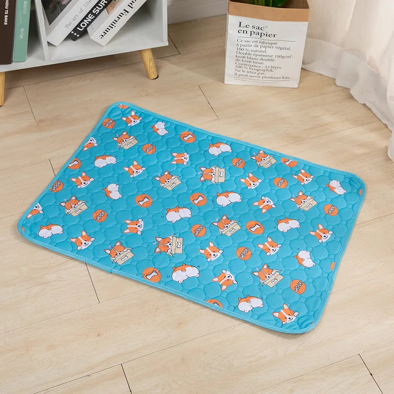Empapador lavable turquesa con estampado de nubes y huellas