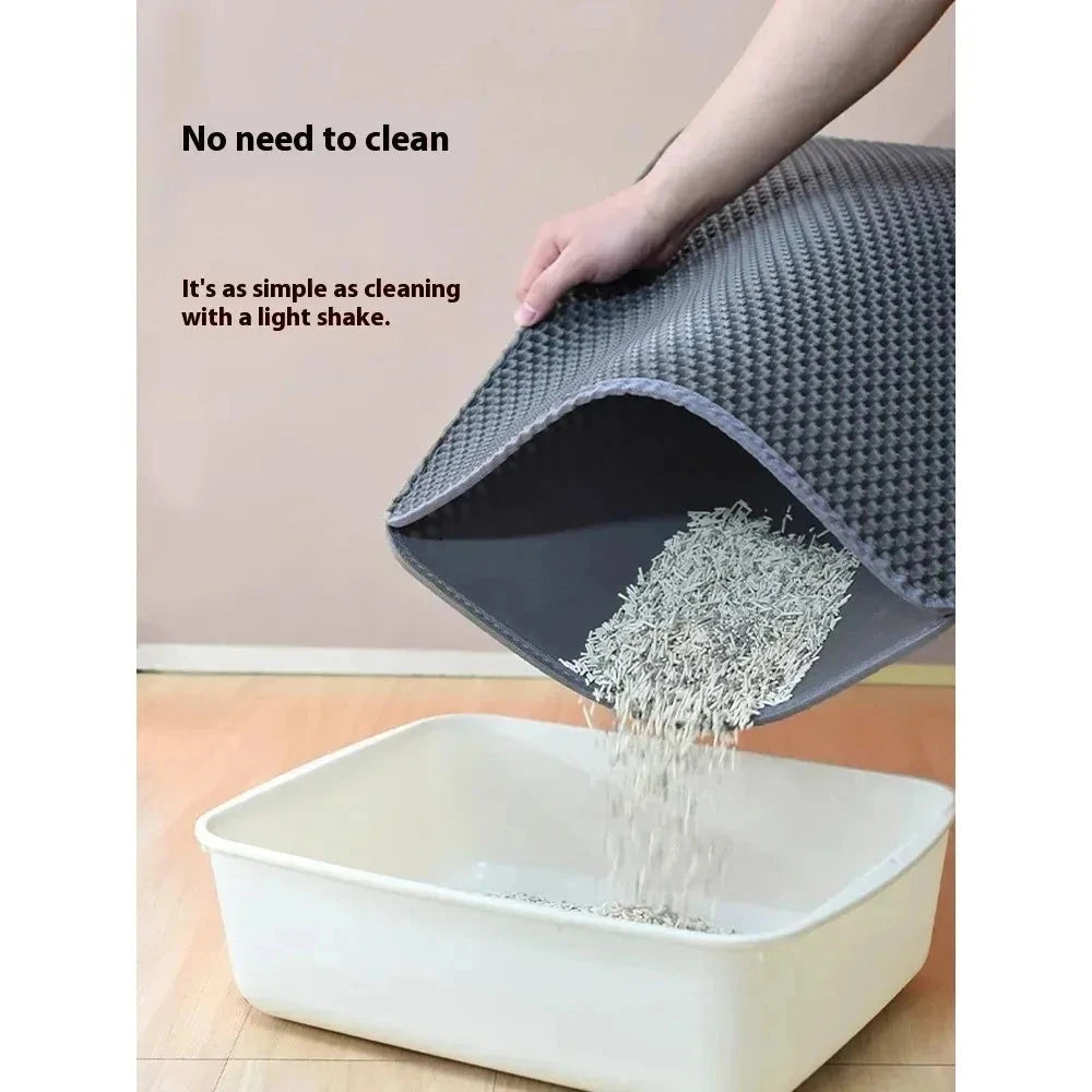 Se abre la alfombra y la arena recogida cae al arenero de nuevo