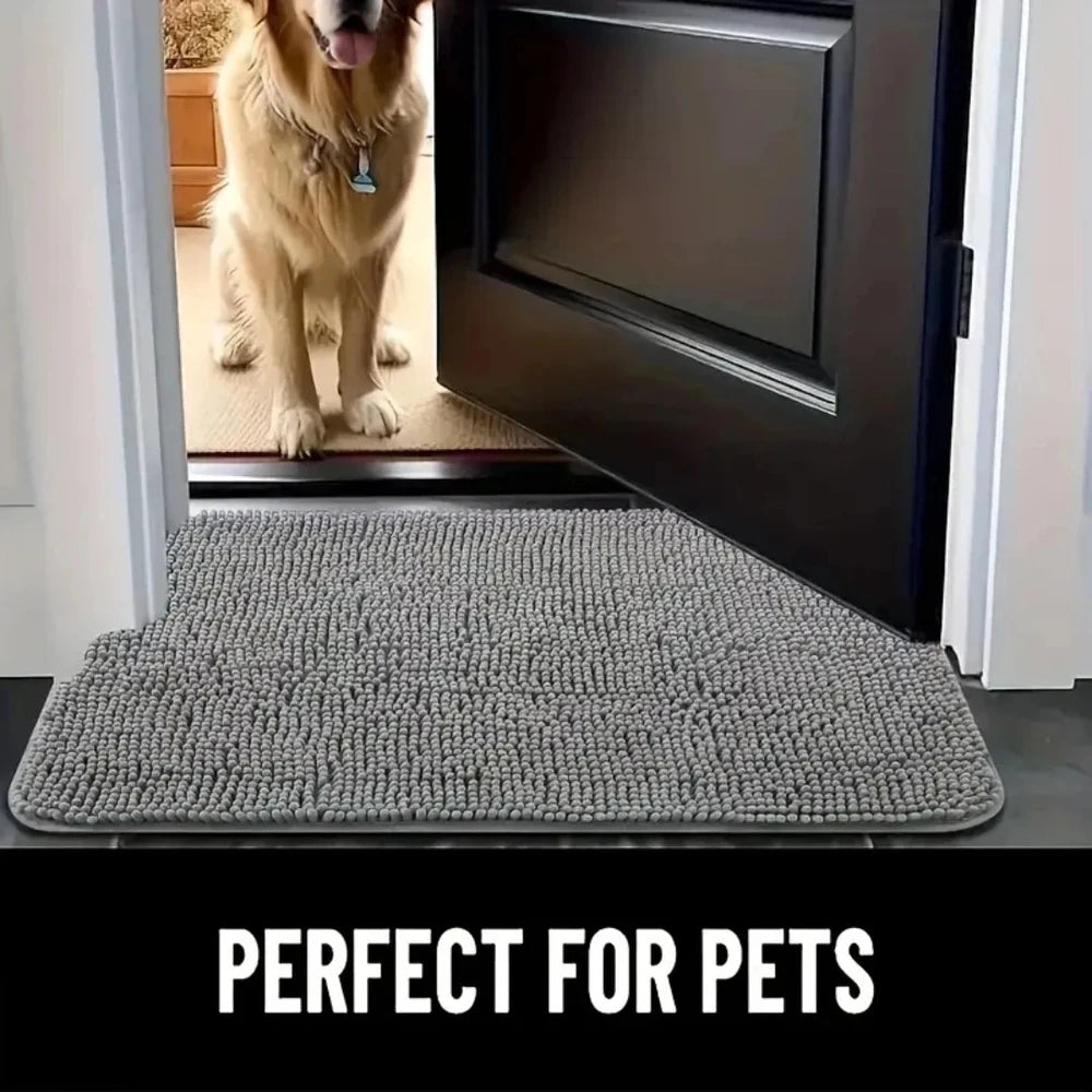 La alfombra colocada en la entrada, ideal para cuando el perro vuelve del paseo