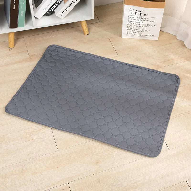 Empapador lavable en gris, extendido en el suelo