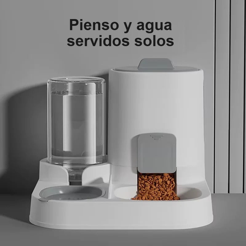 El comedero sirve pienso y agua a la vez, de forma automática y sin electricidad