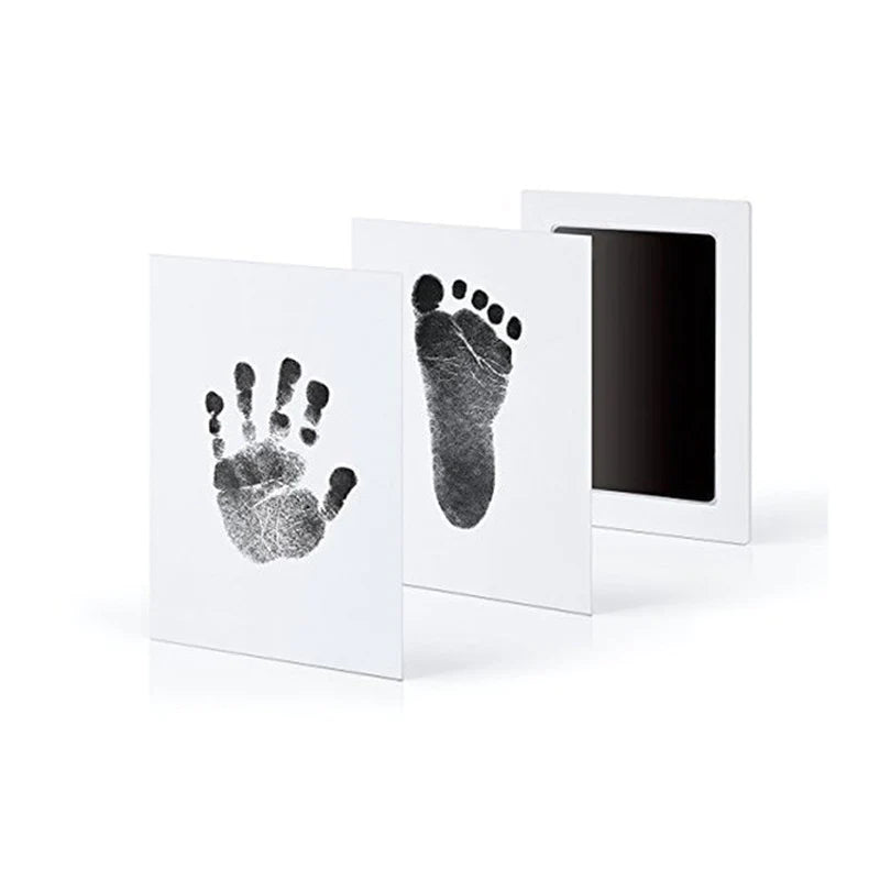 La almohadilla sin tinta y las tarjetas de papel del kit
