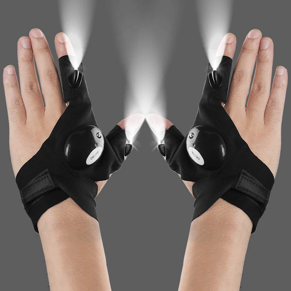 Guantes con luz LED encendidos en las dos manos
