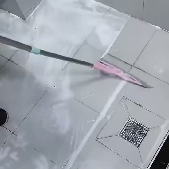 Vídeo de la escoba de goma recogiendo agua y pelos