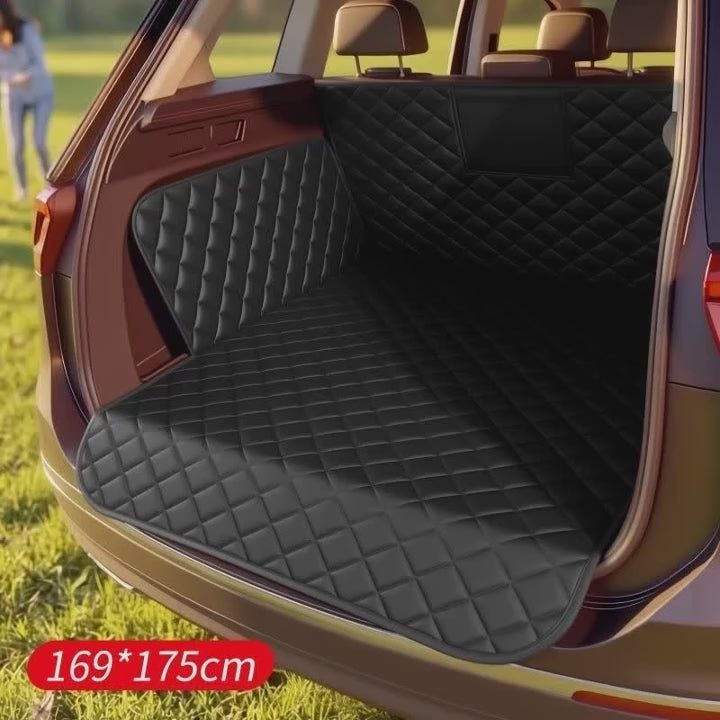 Funda protectora de maletero de SUV con un perro dentro