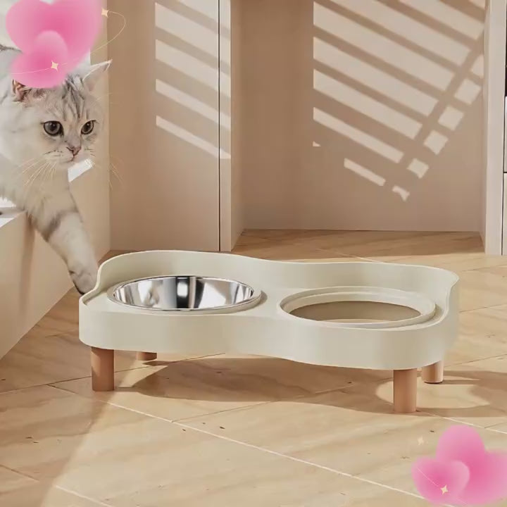 Vídeo de un gato comiendo en el comedero elevado doble blanco con cuencos de acero inoxidable
